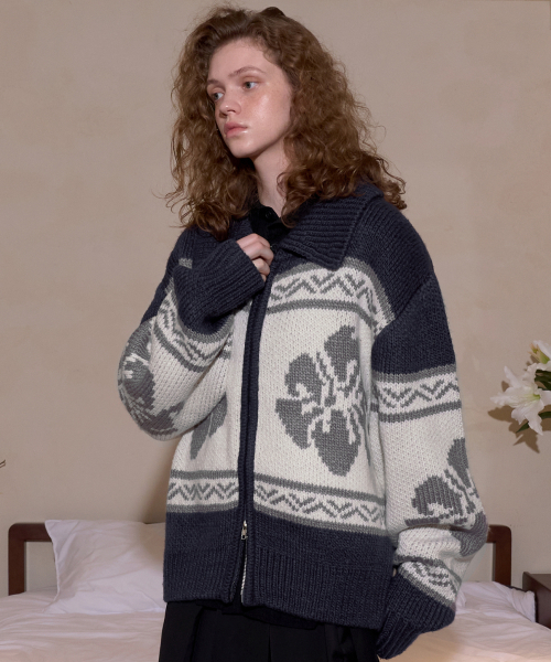 ROCKCAKE(ロックケーキ)の「Flower Cowichan Cardigan - Navy(カーディガン/ボレロ・レディース・その他・SMALL)」の2枚目の写真