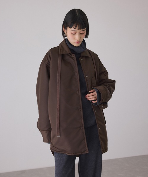 ADAM ET ROPE'（アダムエロペ）の「【サステナブル】ボンバーツイルパデットシャツブルゾン/撥水（ブルゾン・レディース・ベージュ/ダークブラウン・FREE）」の14枚目の写真