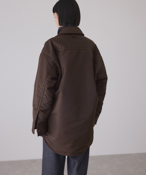 ADAM ET ROPE'（アダムエロペ）の「【サステナブル】ボンバーツイルパデットシャツブルゾン/撥水（ブルゾン・レディース・ベージュ/ダークブラウン・FREE）」の17枚目の写真