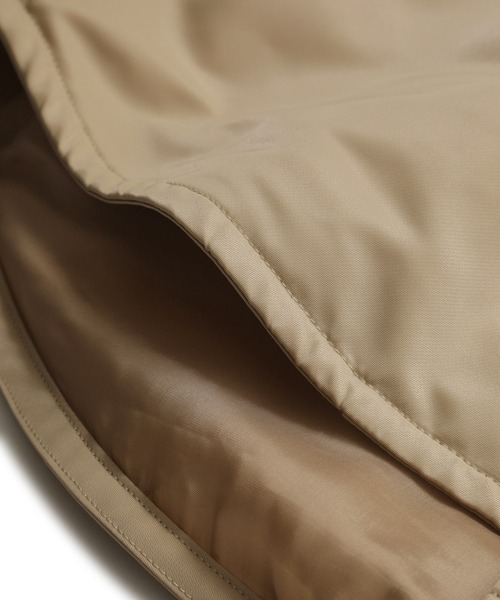 ADAM ET ROPE'（アダムエロペ）の「【サステナブル】ボンバーツイルパデットシャツブルゾン/撥水（ブルゾン・レディース・ベージュ/ダークブラウン・FREE）」の4枚目の写真