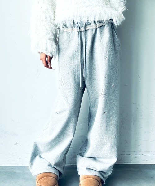 Y2K SYNAPSE FACTORY（ワイツーケー シナプスファクトリー）の「【スタッズ】ジョガーパンツ（スウェットパンツ・レディース・グレー/ダークグレー・FREE）」の2枚目の写真