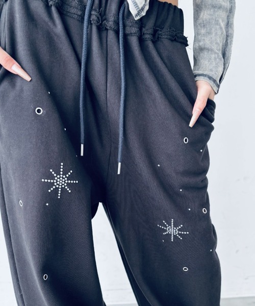Y2K SYNAPSE FACTORY（ワイツーケー シナプスファクトリー）の「【スタッズ】ジョガーパンツ（スウェットパンツ・レディース・グレー/ダークグレー・FREE）」の10枚目の写真