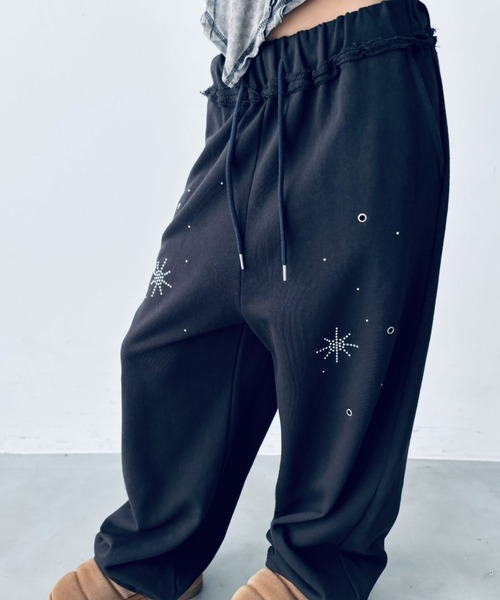 Y2K SYNAPSE FACTORY（ワイツーケー シナプスファクトリー）の「【スタッズ】ジョガーパンツ（スウェットパンツ・レディース・グレー/ダークグレー・FREE）」の11枚目の写真