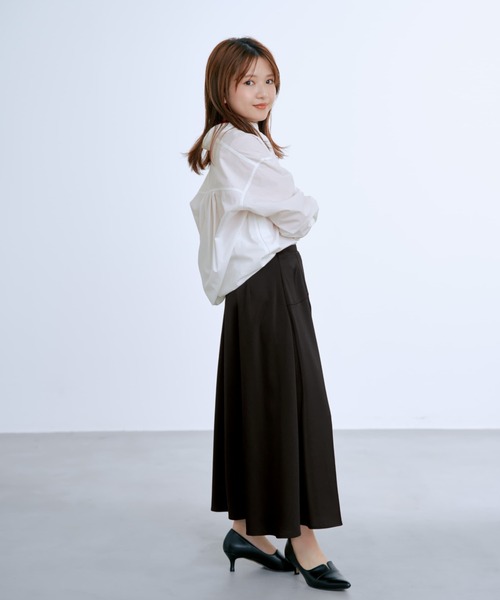 COHINA(コヒナ)の「アシメラインサテンフレアスカート 【低身長・小柄女性】(スカート・レディース・ブルー/ブラック/ベージュ・S-Regular/XS-Regular/S-Short/XS-Short)」の14枚目の写真