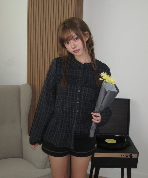 ILLIGO（イリゴ）の「ラッフルラウンドシャツチェックネイビー（シャツ/ブラウス・レディース・その他・OS）」の6枚目の写真