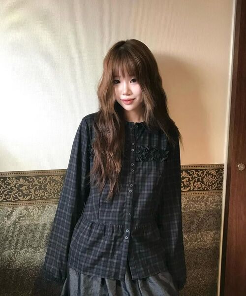 ILLIGO（イリゴ）の「ラッフルラウンドシャツチェックネイビー（シャツ/ブラウス・レディース・その他・OS）」の7枚目の写真