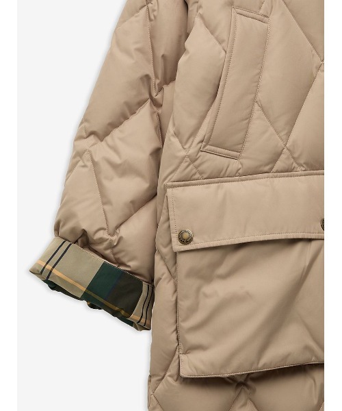 Barbour(バブアー)の「Yasminキルティング ダウン ジャケット ロング(レディース)(ダウンジャケット/コート・レディース・ブラック/ベージュ・8/10)」の20枚目の写真