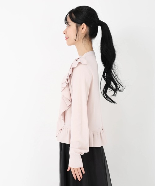 STRAWBERRY-FIELDS（ストロベリーフィールズ）の「ノアストレッチⅡ_アシンメトリーフリルニット（ニット/セーター・レディース・ブラック/ライトピンク・2）」の4枚目の写真