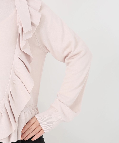 STRAWBERRY-FIELDS（ストロベリーフィールズ）の「ノアストレッチⅡ_アシンメトリーフリルニット（ニット/セーター・レディース・ブラック/ライトピンク・2）」の8枚目の写真