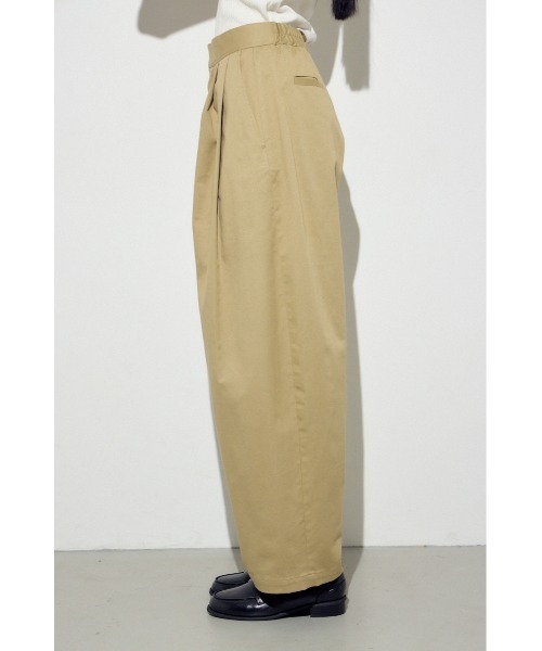 AZUL by moussy(アズールバイマウジー)の「イージーチノカーブパンツ(チノパンツ・レディース・ダークネイビー/ベージュ・SMALL/MEDIUM)」の6枚目の写真