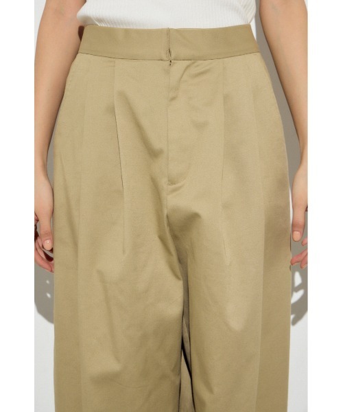 AZUL by moussy(アズールバイマウジー)の「イージーチノカーブパンツ(チノパンツ・レディース・ダークネイビー/ベージュ・SMALL/MEDIUM)」の8枚目の写真