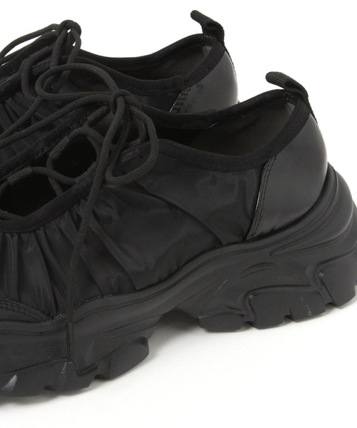 studio CLIP(スタディオクリップ)の「軽らくギャザースニーカー(スニーカー・レディース・ブラック/ベージュ・LARGE/MEDIUM)」の17枚目の写真