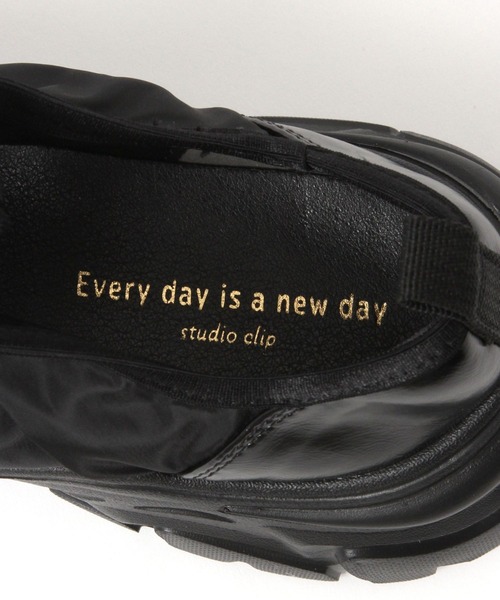 studio CLIP(スタディオクリップ)の「軽らくギャザースニーカー(スニーカー・レディース・ブラック/ベージュ・LARGE/MEDIUM)」の19枚目の写真