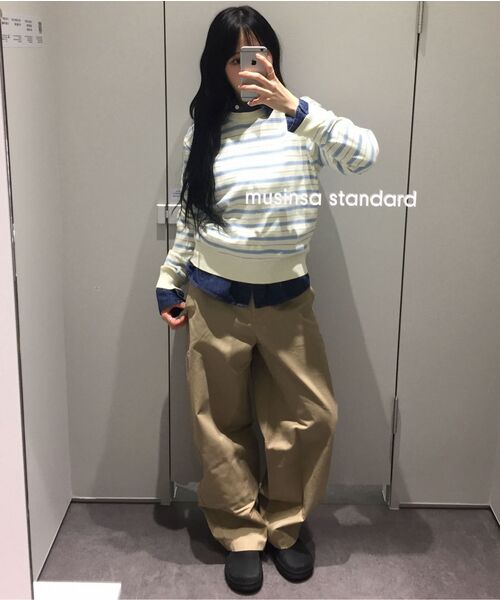 MUSINSA STANDARD WOMAN（ムシンサスタンダードウーマン）の「ウィメンズリラックスドツーポケットデニムシャツ[ミディアムインディゴ]（シャツ/ブラウス・レディース・その他・SMALL/MEDIUM/LARGE/X-SMALL）」の2枚目の写真