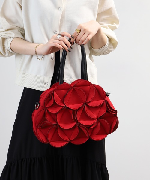 crossi(クロッシー)の「花モチーフボンディング2WAYバッグ(ショルダーバッグ・レディース・グレー/ネイビー/オリーブ/ブラック/レッド/ベージュ・F/FREE)」の7枚目の写真
