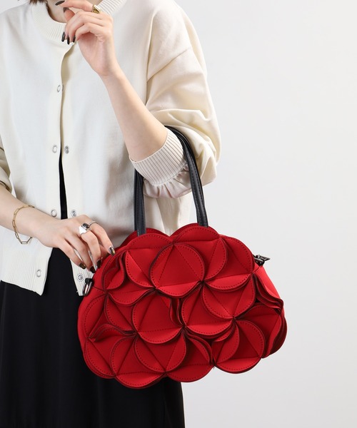 crossi(クロッシー)の「花モチーフボンディング2WAYバッグ(ショルダーバッグ・レディース・グレー/ネイビー/オリーブ/ブラック/レッド/ベージュ・F/FREE)」の8枚目の写真