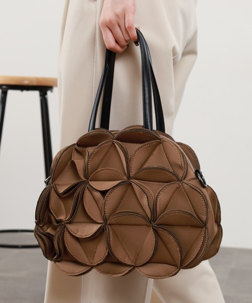 crossi(クロッシー)の「花モチーフボンディング2WAYバッグ(ショルダーバッグ・レディース・グレー/ネイビー/オリーブ/ブラック/レッド/ベージュ・F/FREE)」の18枚目の写真