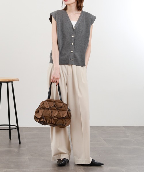 crossi(クロッシー)の「花モチーフボンディング2WAYバッグ(ショルダーバッグ・レディース・グレー/ネイビー/オリーブ/ブラック/レッド/ベージュ・F/FREE)」の20枚目の写真