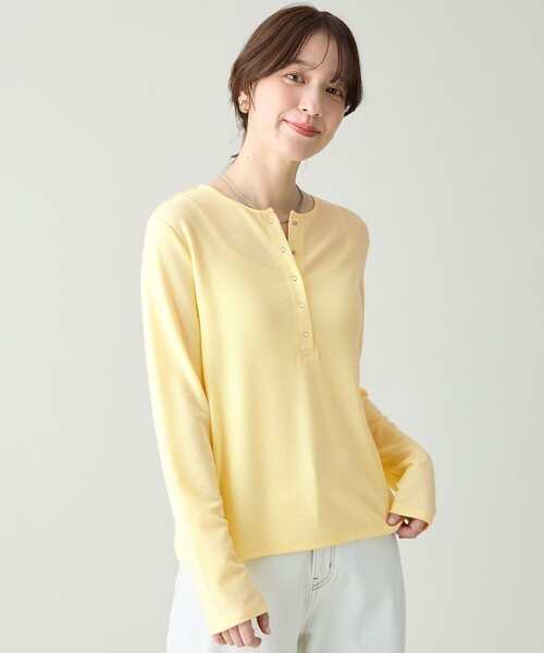 ANY(エニィ)の「クリアラメフライスヘンリーネックプルオーバー(Tシャツ/カットソー・レディース・ネイビー系/ライトイエロー系/ライトグレー系/ホワイト系・LARGE/MEDIUM)」の4枚目の写真