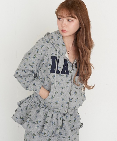 RAY CASSIN(レイカズン)の「ロゴパッチワークパーカー(パーカー・レディース・ホワイト系その他/ホワイト/ネイビー/グレー系その他2・FREE)」の4枚目の写真