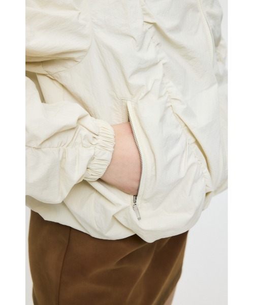 MOUSSY(マウジー)の「【26年SS新作】SHIRRING OVER NYLON ブルゾン(ブルゾン・レディース・ブラック/カーキ/キナリ・1/2)」の19枚目の写真