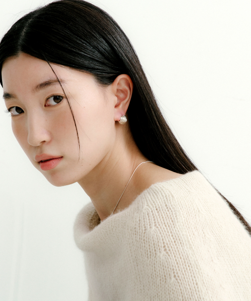 BYWEEKEND(バイウィーケンド)の「Orbi earring_12mm(ピアス(両耳用)・レディース・その他・12)」の2枚目の写真