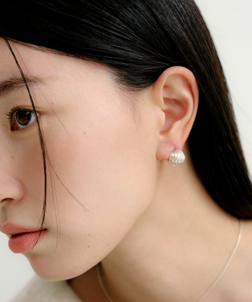 BYWEEKEND(バイウィーケンド)の「Orbi earring_12mm(ピアス(両耳用)・レディース・その他・12)」の3枚目の写真