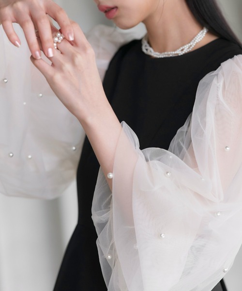 RUIRUE BOUTIQUE(ルイルエブティック)の「オケージョン 結婚式ドレス | 洗える | パール シアースリーブ フレア ワンピース ドレス | パーティードレス・オケージョンドレス・お呼ばれドレス・セレモニードレス(ドレス・レディース・ブラック×ホワイト/ブラック/チャコールグレー・S/M/L)」の5枚目の写真