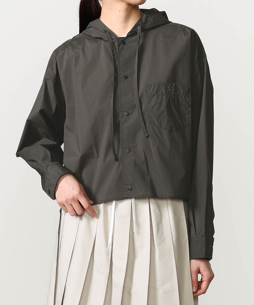 GYMPHLEX（ジムフレックス）の「Gymphlex |  ナイロン フードシャツジャケット WOMEN（シャツ/ブラウス・レディース・ホワイト/チャコール・14）」の2枚目の写真