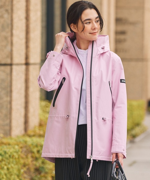 AIGLE（エーグル）の「透湿防水 2レイヤー フーディジャケット RP（マウンテンパーカー・レディース・ダークネイビー/ホワイト/ピンク・44/42/40/38/36/34）」の3枚目の写真