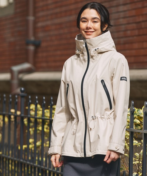 AIGLE（エーグル）の「透湿防水 2レイヤー フーディジャケット RP（マウンテンパーカー・レディース・ダークネイビー/ホワイト/ピンク・44/42/40/38/36/34）」の9枚目の写真