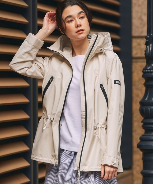 AIGLE（エーグル）の「透湿防水 2レイヤー フーディジャケット RP（マウンテンパーカー・レディース・ダークネイビー/ホワイト/ピンク・44/42/40/38/36/34）」の12枚目の写真