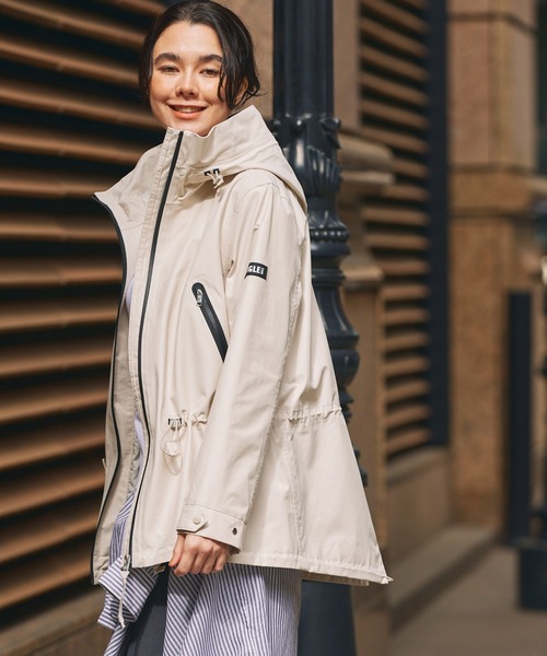 AIGLE（エーグル）の「透湿防水 2レイヤー フーディジャケット RP（マウンテンパーカー・レディース・ダークネイビー/ホワイト/ピンク・44/42/40/38/36/34）」の14枚目の写真