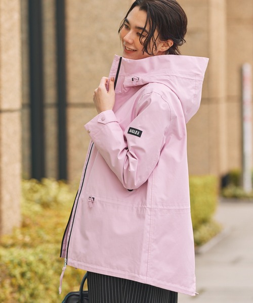 AIGLE（エーグル）の「透湿防水 2レイヤー フーディジャケット RP（マウンテンパーカー・レディース・ダークネイビー/ホワイト/ピンク・44/42/40/38/36/34）」の20枚目の写真