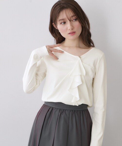 index（インデックス）の「アシメラッフルフリルトップス【洗濯機OK】（Tシャツ/カットソー・レディース・ネイビー/サンドベージュ/オフホワイト・36/42/40/38）」の2枚目の写真