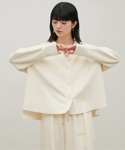 LARUTA(ラルータ)の「【LARUTA】サンディカットジャージーカーデ(カーディガン/ボレロ・レディース・オフホワイト/ブラック/ネイビー・MEDIUM)」の4枚目の写真