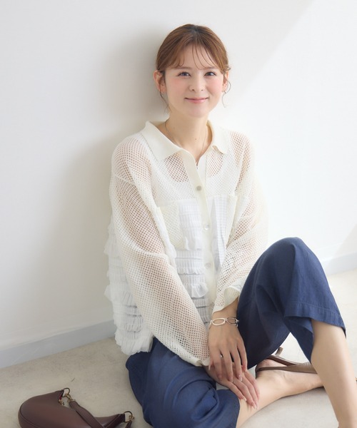 KATHARINE ROSS（キャサリンロス）の「【KATHARINE ROSS】メッシュフリルニットシャツ（シャツ/ブラウス・レディース・ホワイト/グレー・FREE）」の4枚目の写真