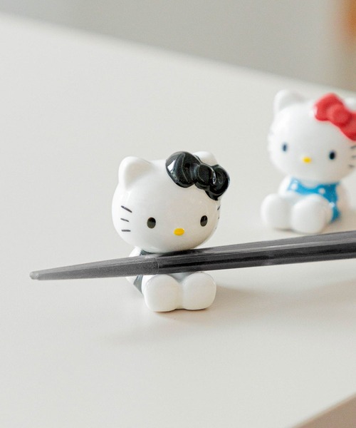 Me%(ミィパーセント)の「【HELLO KITTY】箸置き 612461(食器・レディース・レッド/ブラック・FREE)」の1枚目の写真