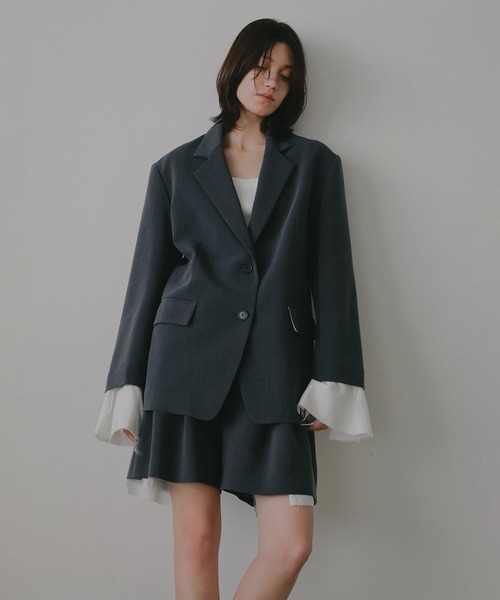 MANOF(マノフ)の「FLARED SHORT PANTS(その他パンツ・レディース・イエロー/チャコールグレー/ブラック/ベージュ・M/S)」の12枚目の写真
