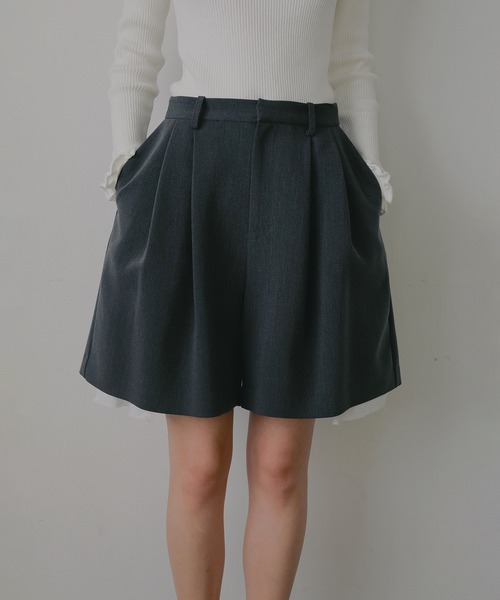 MANOF(マノフ)の「FLARED SHORT PANTS(その他パンツ・レディース・イエロー/チャコールグレー/ブラック/ベージュ・M/S)」の8枚目の写真