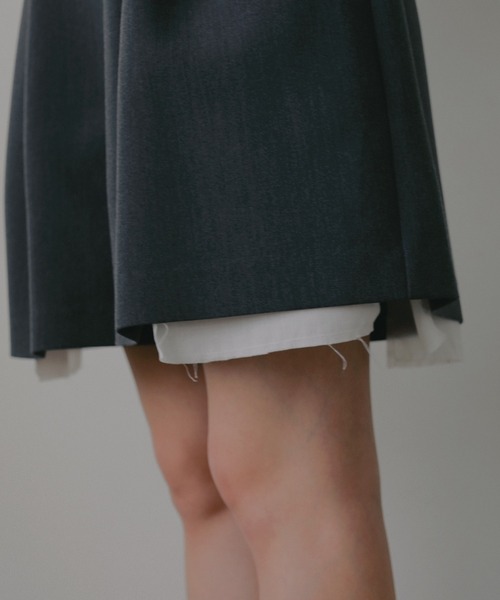 MANOF(マノフ)の「FLARED SHORT PANTS(その他パンツ・レディース・イエロー/チャコールグレー/ブラック/ベージュ・M/S)」の11枚目の写真
