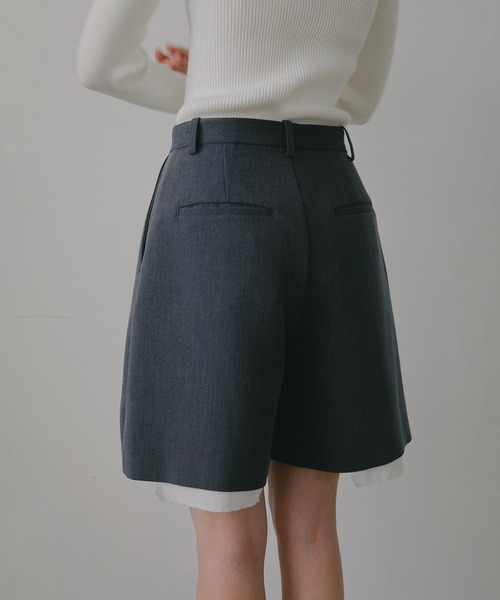MANOF(マノフ)の「FLARED SHORT PANTS(その他パンツ・レディース・イエロー/チャコールグレー/ブラック/ベージュ・M/S)」の10枚目の写真
