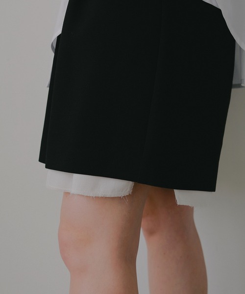 MANOF(マノフ)の「FLARED SHORT PANTS(その他パンツ・レディース・イエロー/チャコールグレー/ブラック/ベージュ・M/S)」の21枚目の写真