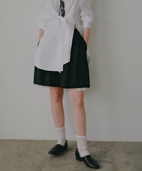 MANOF(マノフ)の「FLARED SHORT PANTS(その他パンツ・レディース・イエロー/チャコールグレー/ブラック/ベージュ・M/S)」の17枚目の写真