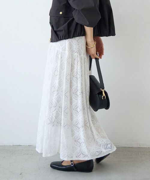 le.coeur blanc（ルクールブラン）の「レースギャザーキリカエスカート（スカート・レディース・オフホワイト/ブラック・38）」の6枚目の写真