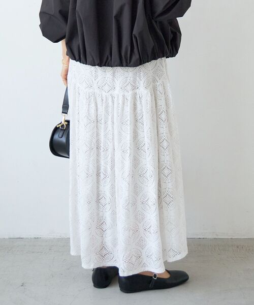 le.coeur blanc（ルクールブラン）の「レースギャザーキリカエスカート（スカート・レディース・オフホワイト/ブラック・38）」の7枚目の写真
