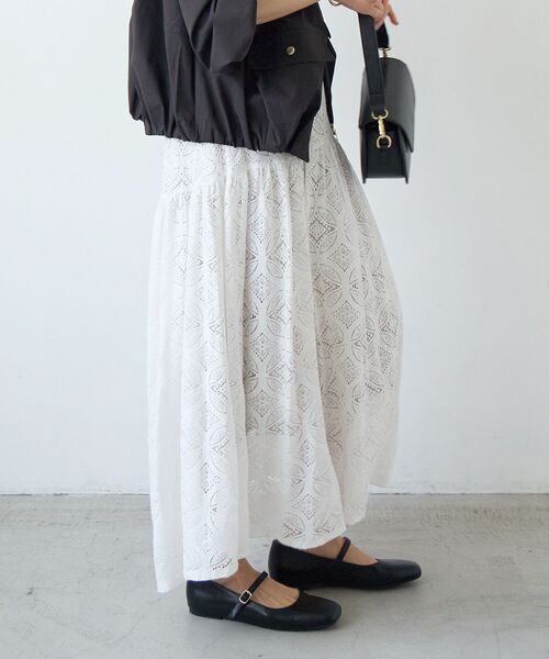 le.coeur blanc（ルクールブラン）の「レースギャザーキリカエスカート（スカート・レディース・オフホワイト/ブラック・38）」の9枚目の写真