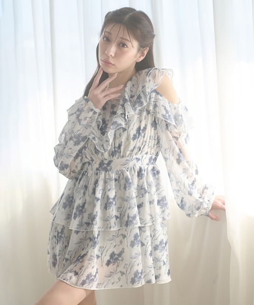 Ambre Neige(アンブルネージュ)の「ruffle design flower mini dress / ラッフルデザインハナガラミニワンンピース(ワンピース・レディース・オフホワイト/ブラック・FREE)」の1枚目の写真