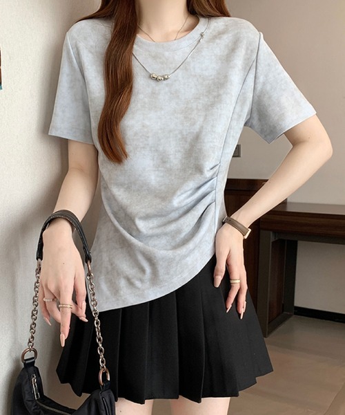 2ly2(トゥーリートゥー)の「タイダイ風デザイン ドレープトップス(Tシャツ/カットソー・レディース・アイボリー/ブルー/イエロー/グレー・FREE)」の6枚目の写真