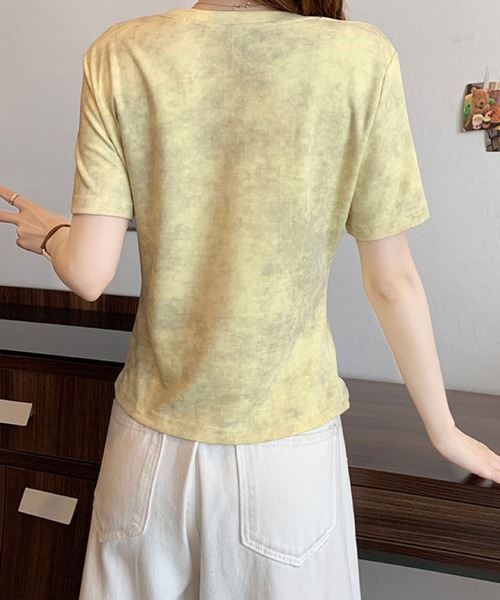 2ly2(トゥーリートゥー)の「タイダイ風デザイン ドレープトップス(Tシャツ/カットソー・レディース・アイボリー/ブルー/イエロー/グレー・FREE)」の19枚目の写真
